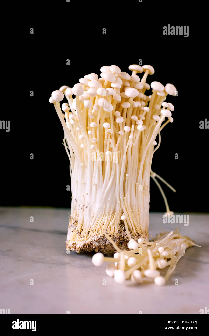 Funghi Sottili Lunghi Accatastati Insieme Fotografia Stock - Immagine di  sottile, chiusura: 31842020