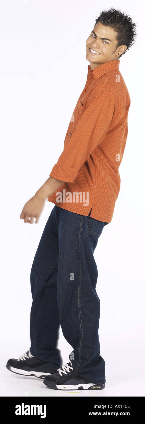Giovane con maglietta arancione uid 1446168 Foto Stock