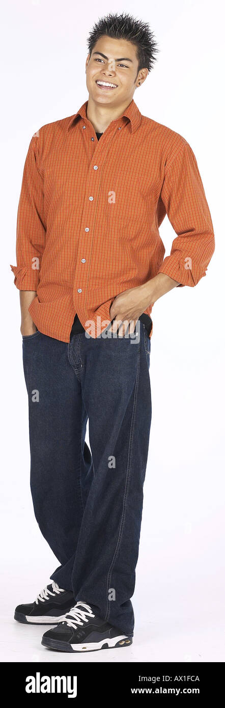 Giovane con maglietta arancione uid 1446181 Foto Stock