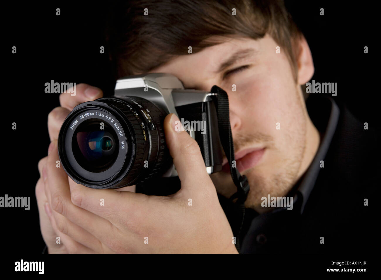 Un uomo di prendere una fotografia Foto Stock