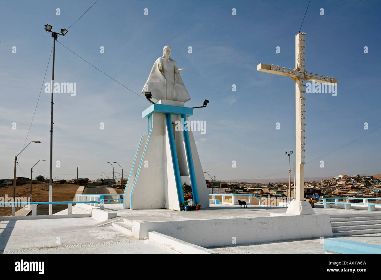 Statua di Cristo con la croce, Arica, Cile, Sud America Foto Stock