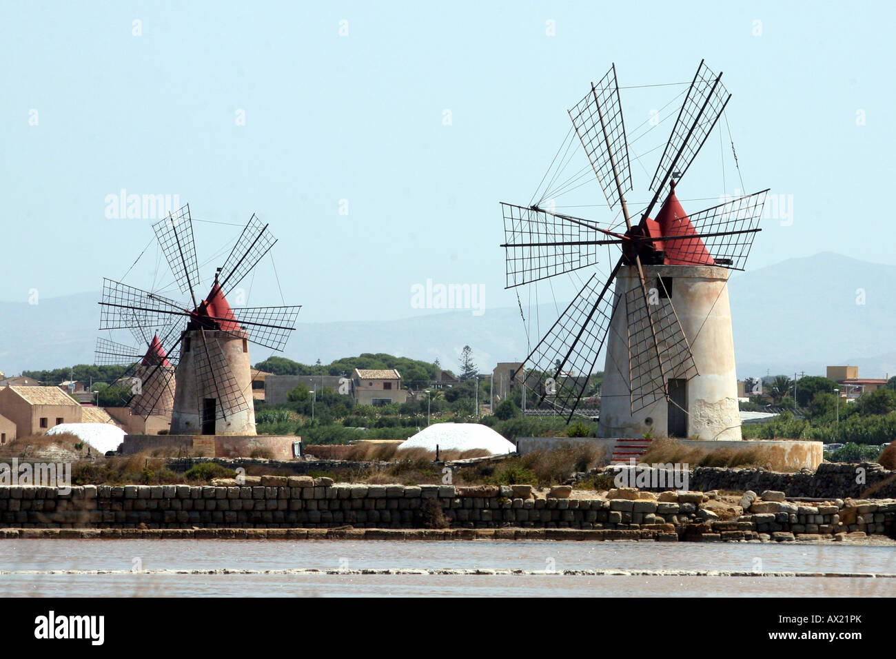 Mulini a vento di sale, Sicilia, Italia, Europa Foto Stock