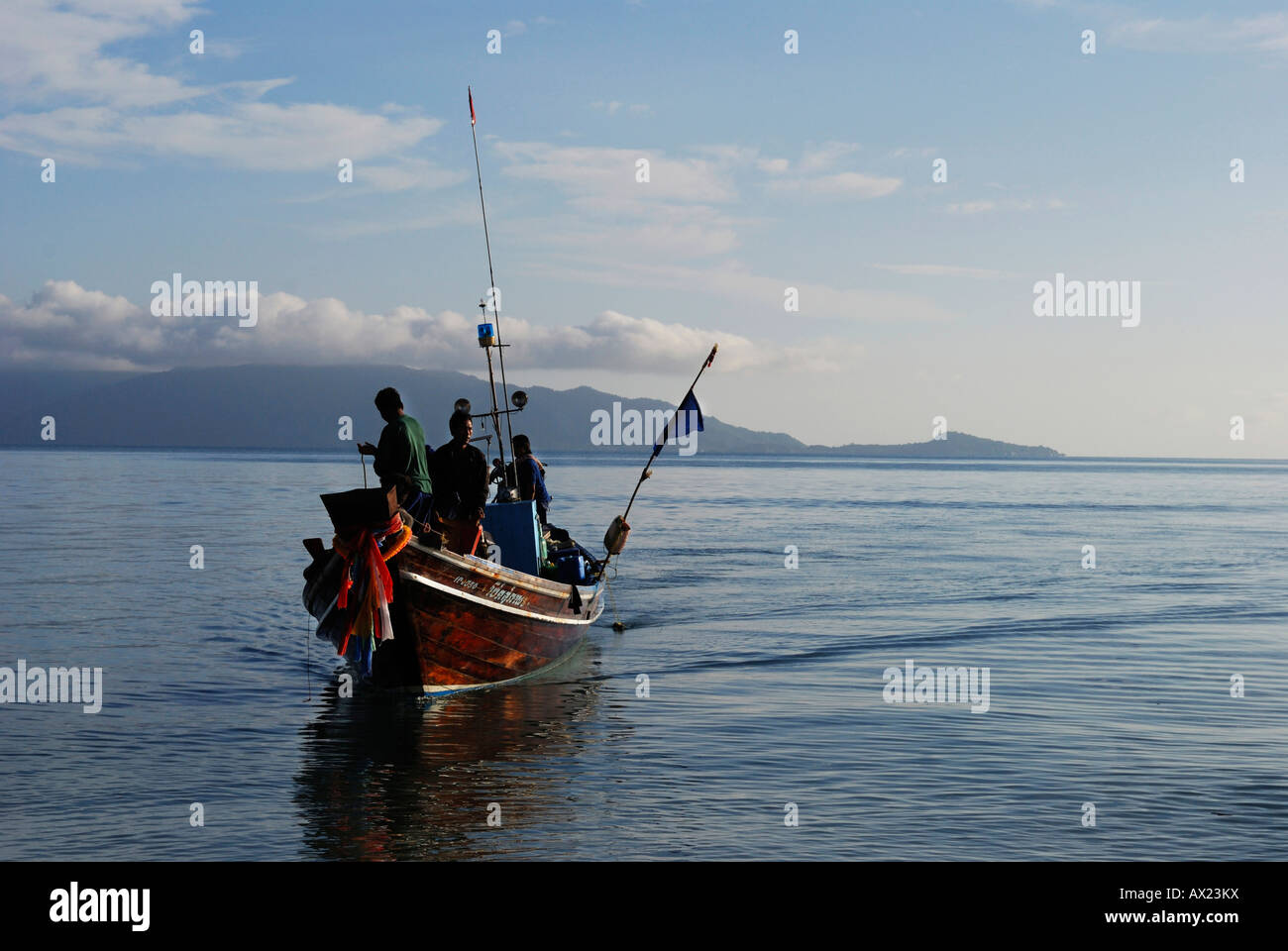 I pescatori che arrivano la mattina presto, l'isola di Kho Samui, Tailandia Foto Stock