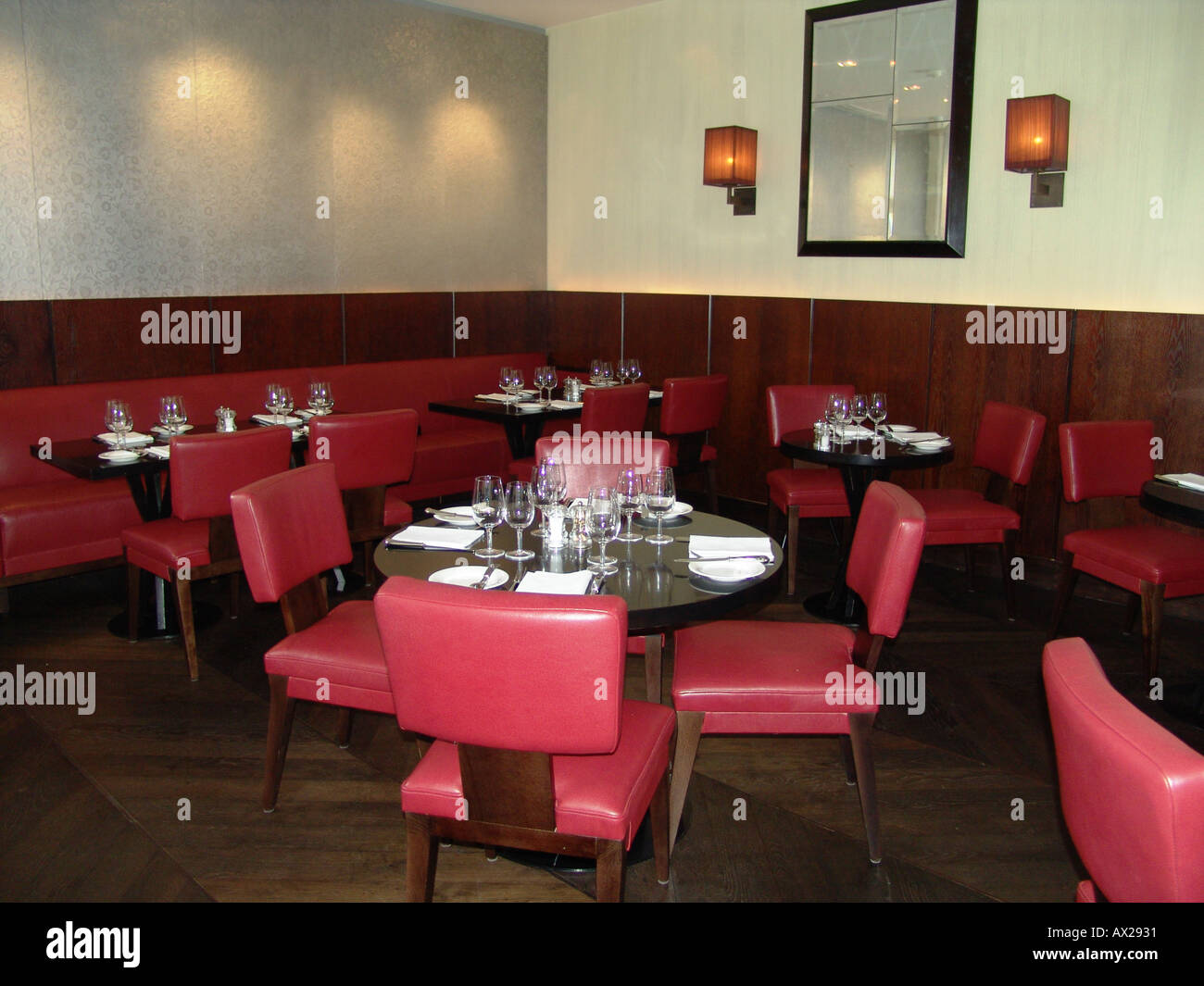 Svuotare un elegante ristorante Foto Stock