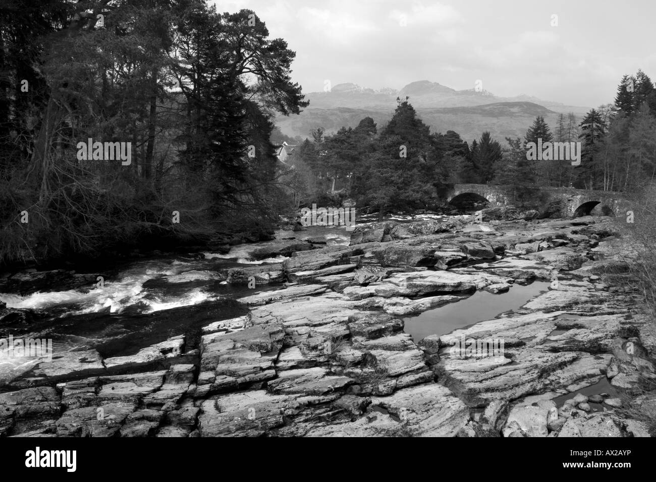 Falls of Dochart a Killin, nel distretto di Breadalbane vicino al Loch Lomond e il Trossachs National Park, Scozia Foto Stock