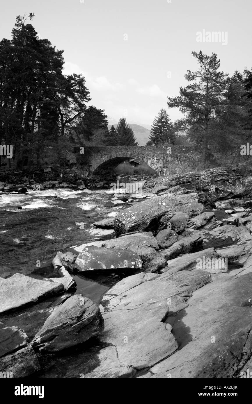 Falls of Dochart a Killin, nel distretto di Breadalbane vicino al Loch Lomond e il Trossachs National Park, Scozia Foto Stock