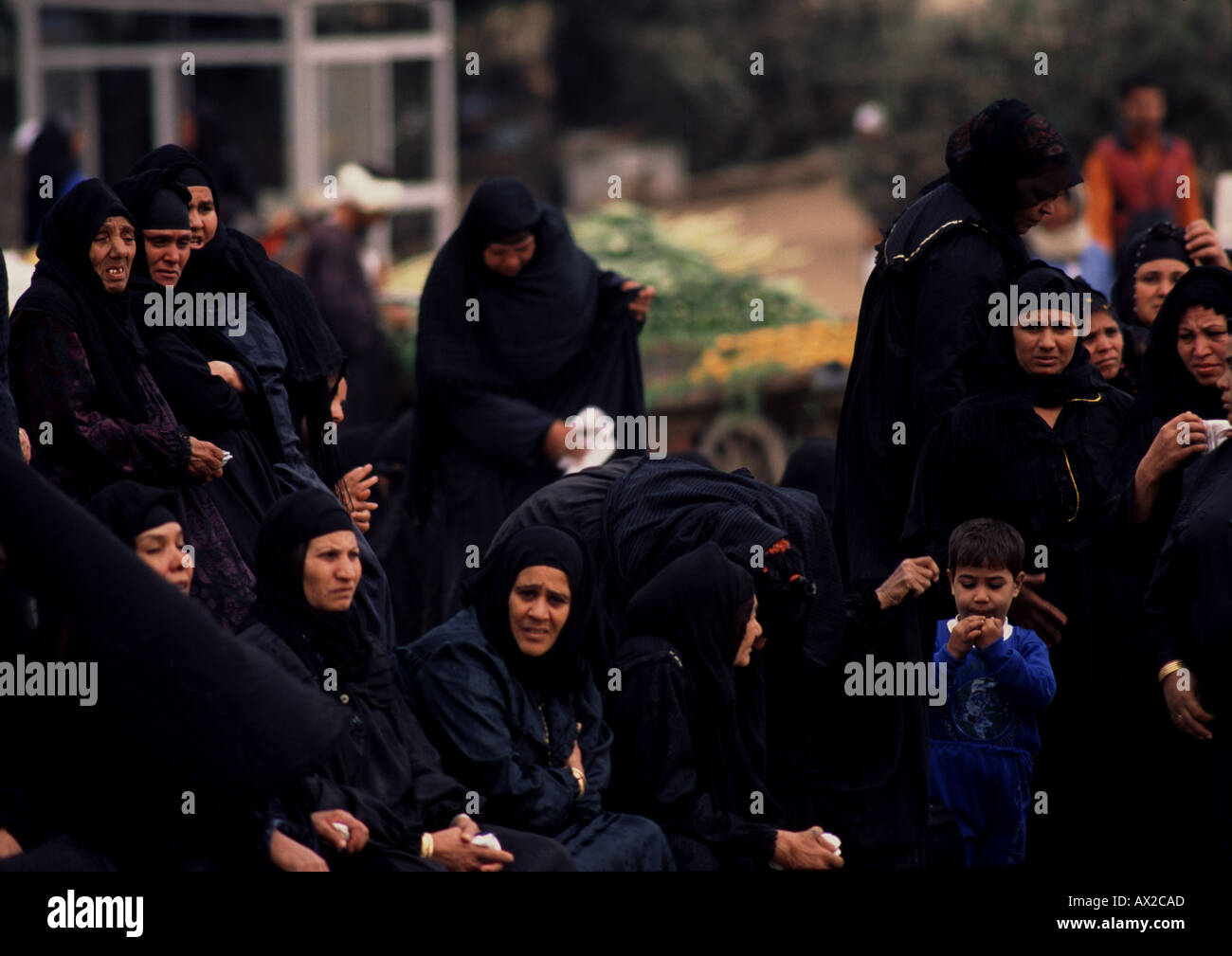 Professional lutto riuniti al funerale in Il Cairo Egitto Foto Stock