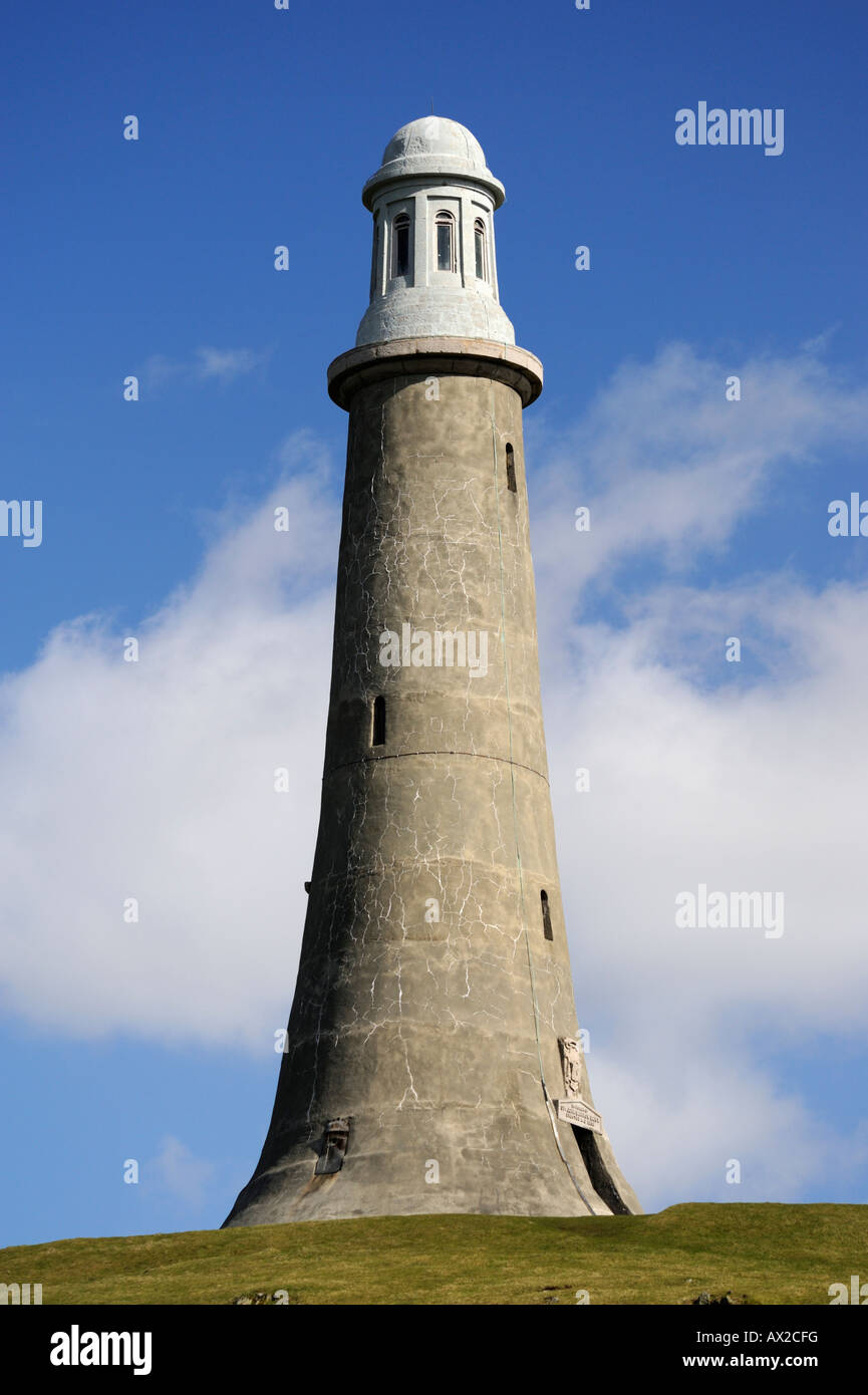 Monumento a Sir John Barrow sulla collina Hoad, Ulverston, Cumbria, England, Regno Unito, Europa. Foto Stock