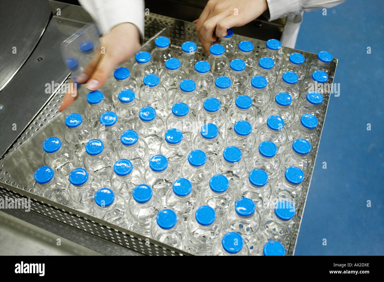 La droga impianto di fabbricazione, rendendo le fiale di vetro per siringhe Foto Stock