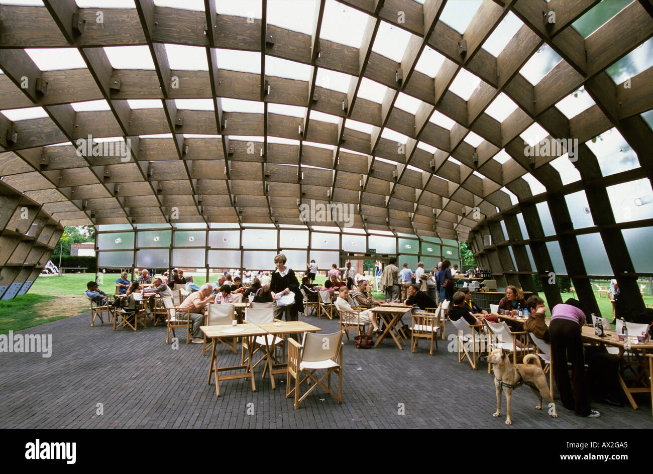 Serpentine Gallery Pavilion progettato dagli architetti portoghesi Alvaro Siza ed Eduardo Souto de Moura Foto Stock