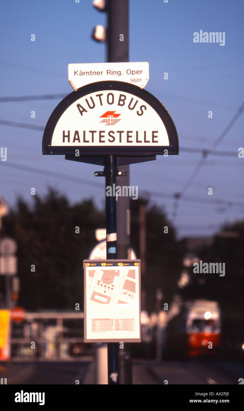 Fermata bus a Vienna Austria Foto Stock