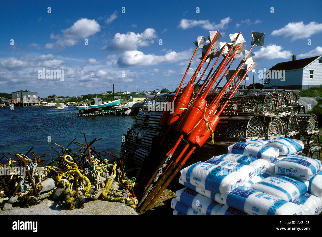 Sale Bouys trappole a base di aragosta - Villaggio di Pescatori di West Hannover - Nova Scotia - Canada Foto Stock