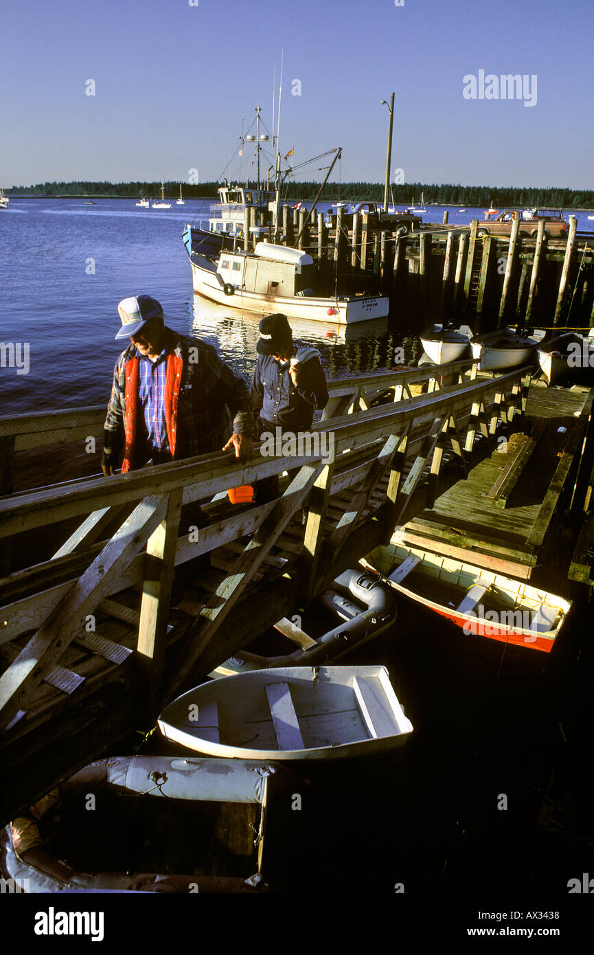 Gli uomini anziani il mare Fisherman Bernard Holt St Andrews Nova Scotia Canada rilasciato Bernard Holt Foto Stock