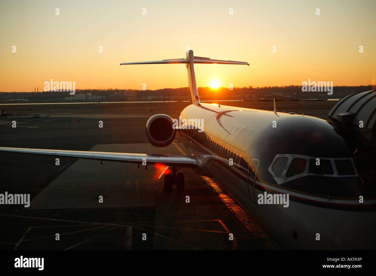 In aereo all'aeroporto a sunrise, dall'Aeroporto Nazionale Reagan di Washington, Distretto di Columbia, Stati Uniti d'America Foto Stock