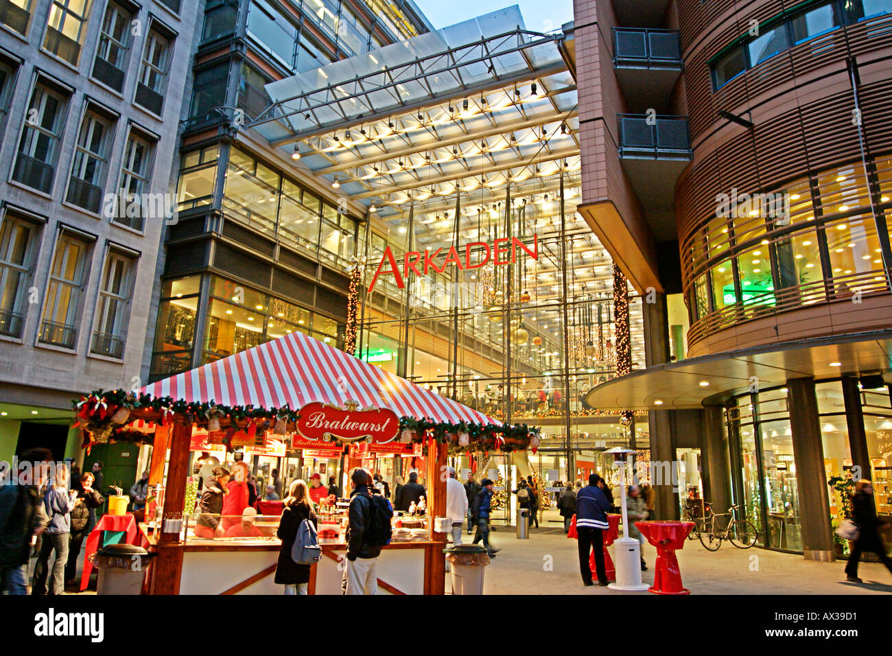 Berlin Potsdamer Platz Akaden Shopping di Natale Foto Stock