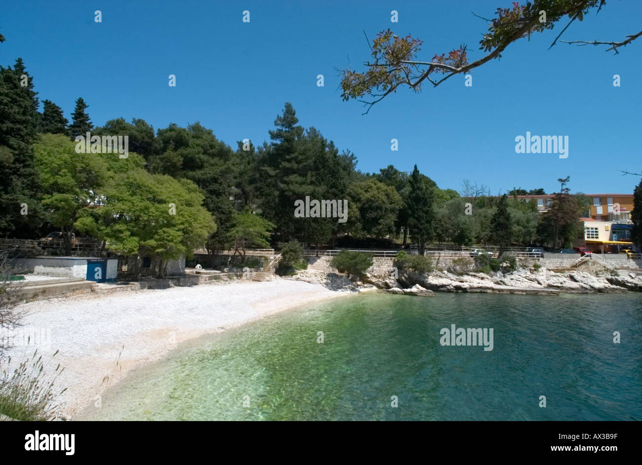 Spiaggia nel quartiere degli hotel, Rabac, Istria, Croazia Foto Stock