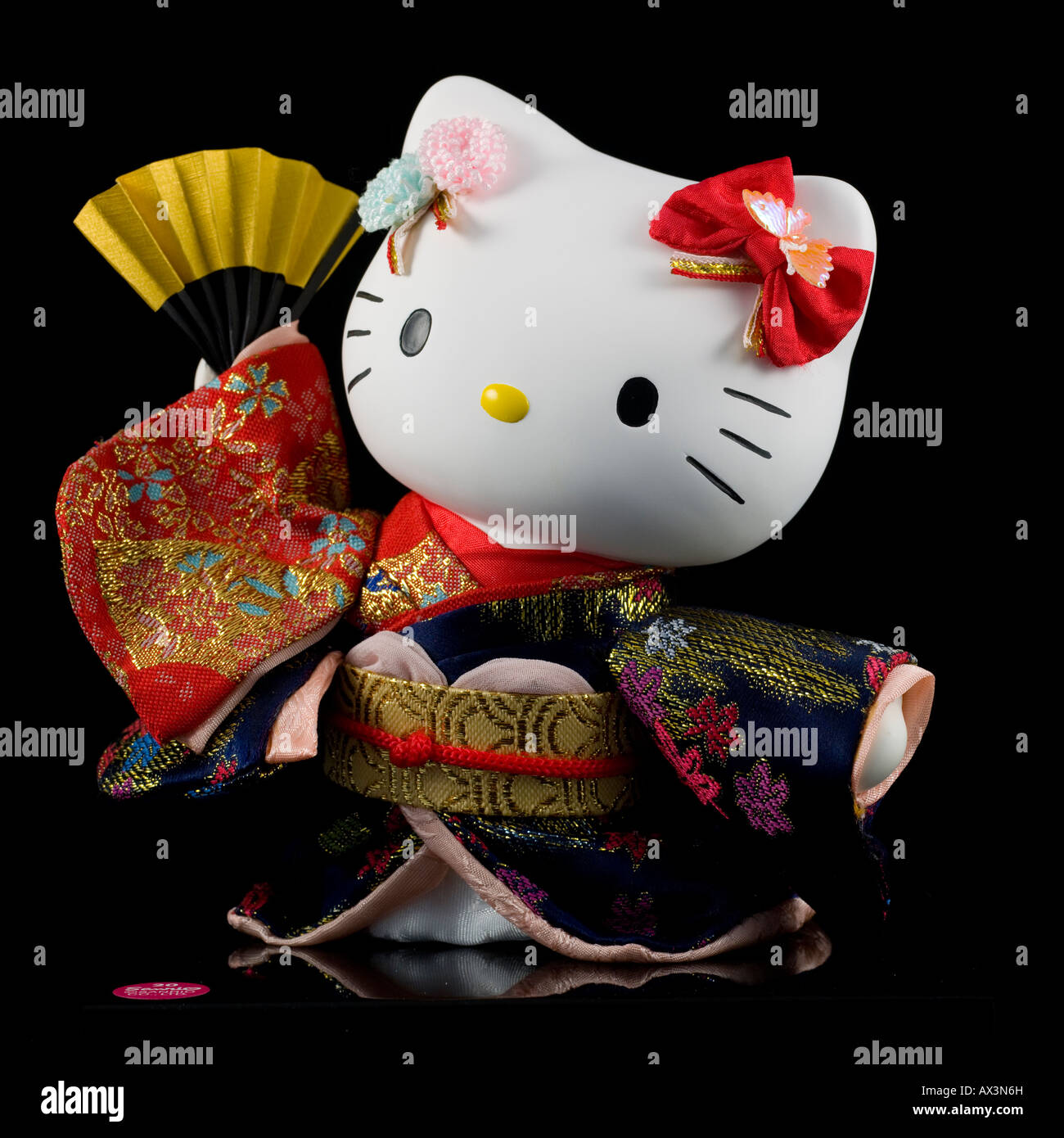 Giocattolo giapponese hello kitty con kimono tradizionali Foto Stock