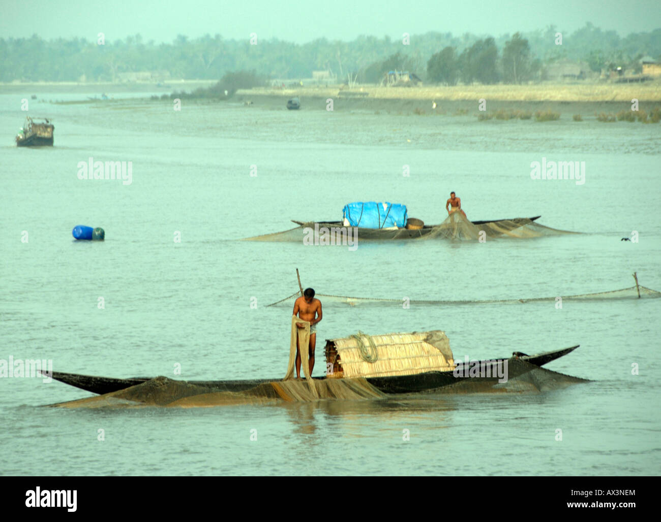 Gamberetti fry pescatori, Mongla, delta fluviali, Bangladesh Foto Stock