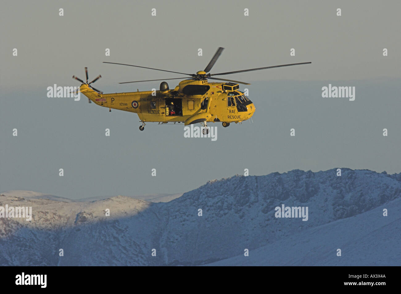 RAF Salvataggio in elicottero nei Cairngorms. Foto Stock