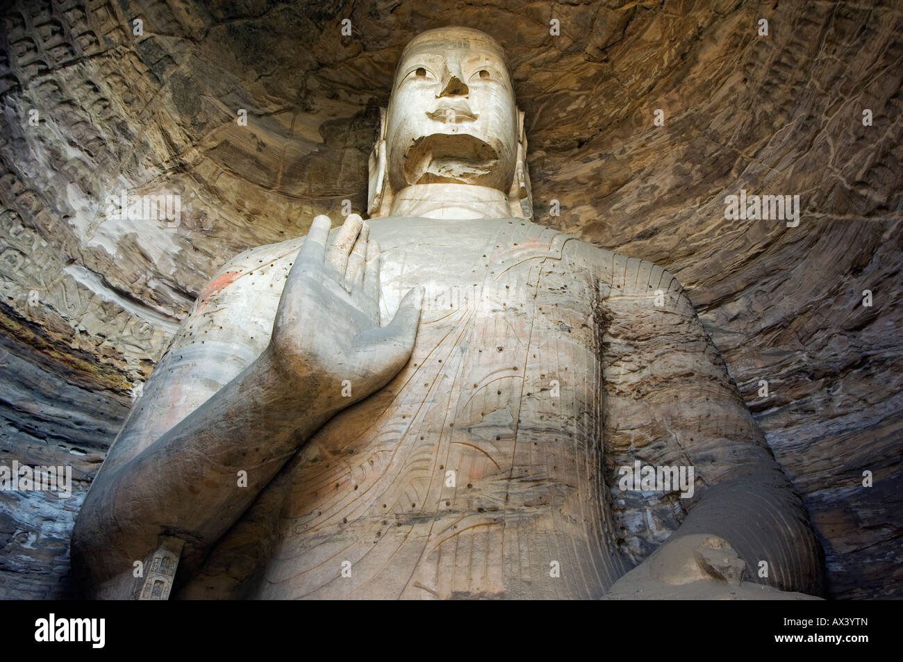 La Cina, nella provincia di Shanxi, Datong. Statue buddiste di le grotte di Yungang tagliata durante il Northern Wei Dynasty (460 D.C.). Foto Stock