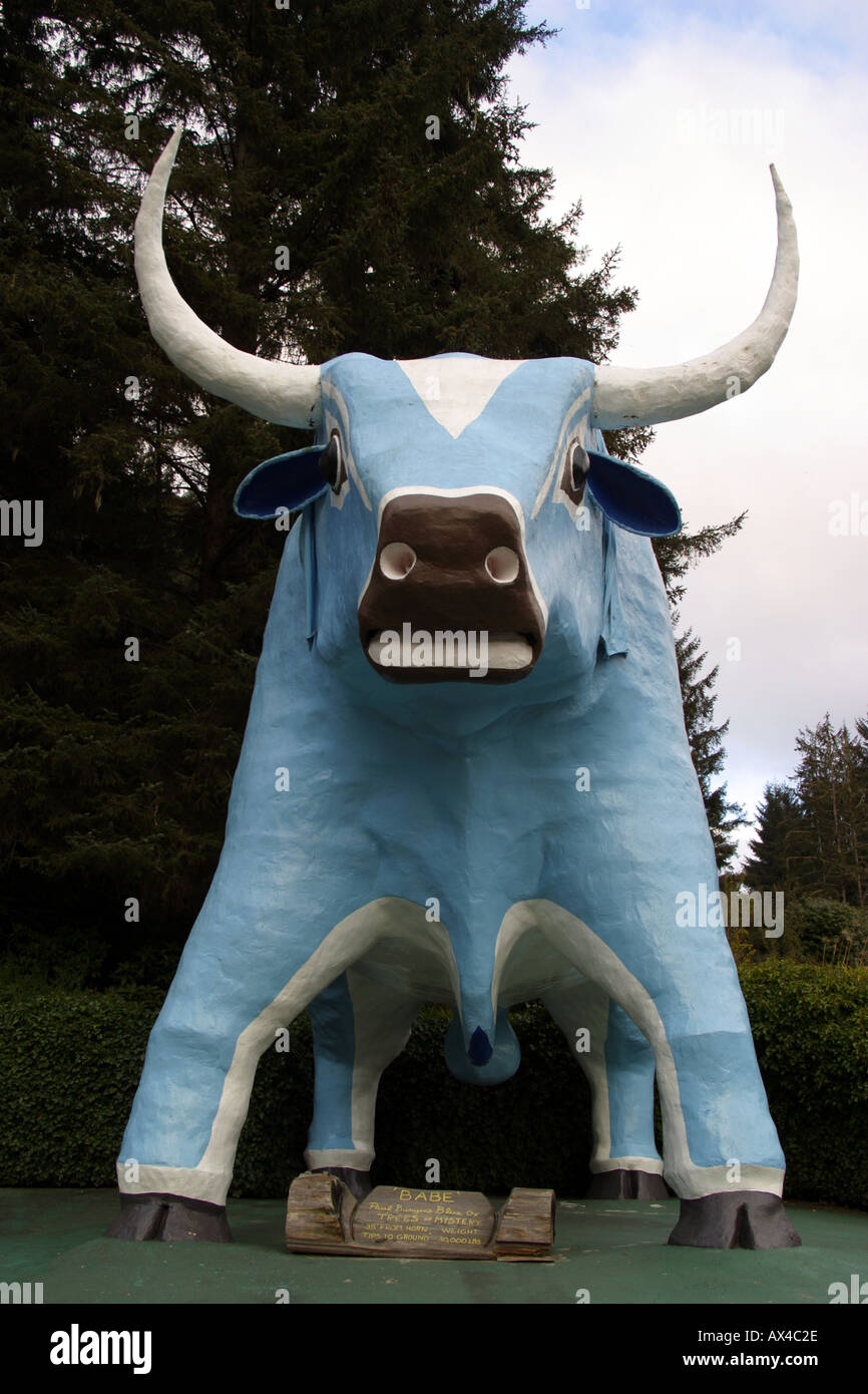 Paul Bunyan s Blue Ox Babe ad alberi di mistero Klamath California Foto Stock