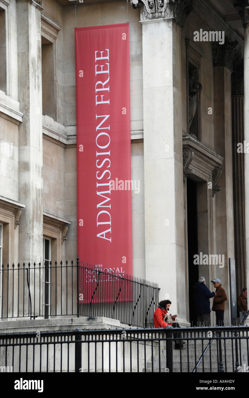 L' ammissione in franchigia Banner al di fuori della National Gallery di Londra Foto Stock