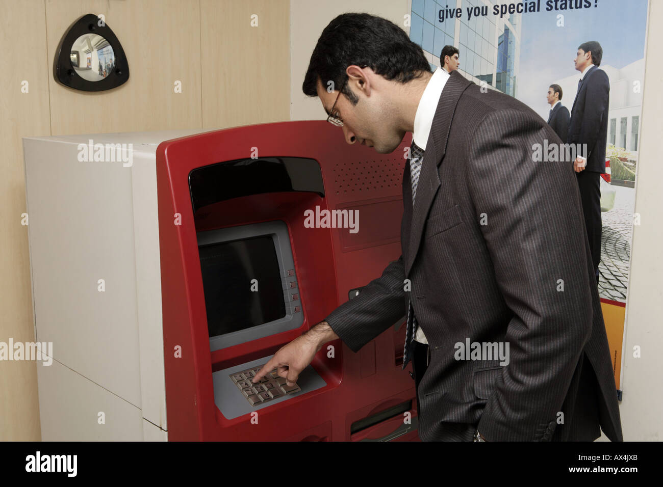 Imprenditore banca tramite bancomat Foto Stock