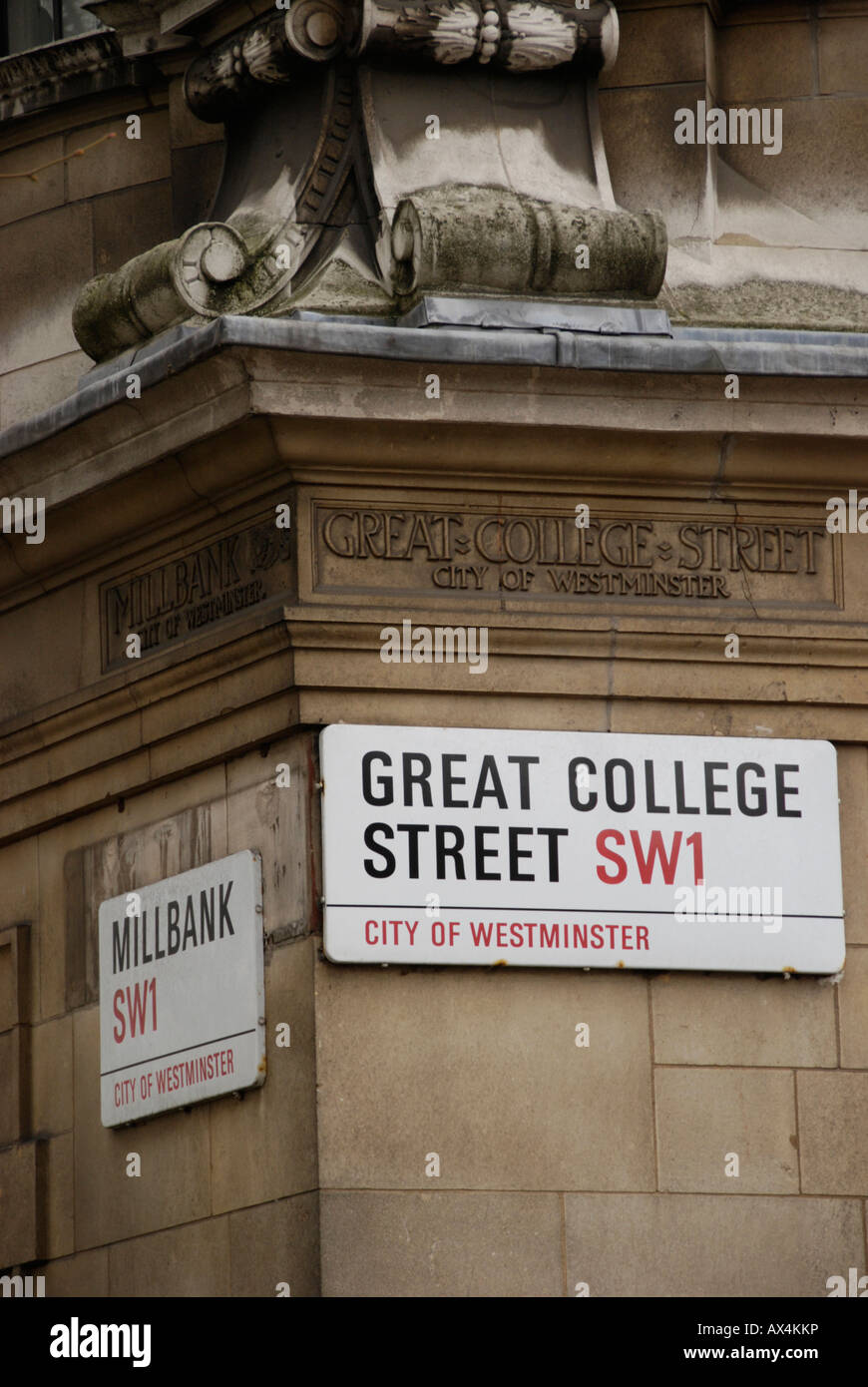 Grande College Street e Milbank via segni Westminster London Foto Stock
