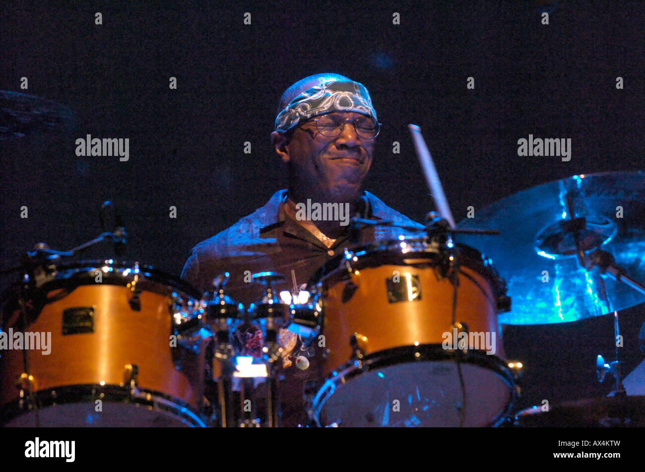 Il batterista Billy Cobham presso la Rhythm Sticks Festival, Royal Festival Hall, 2004 Foto Stock