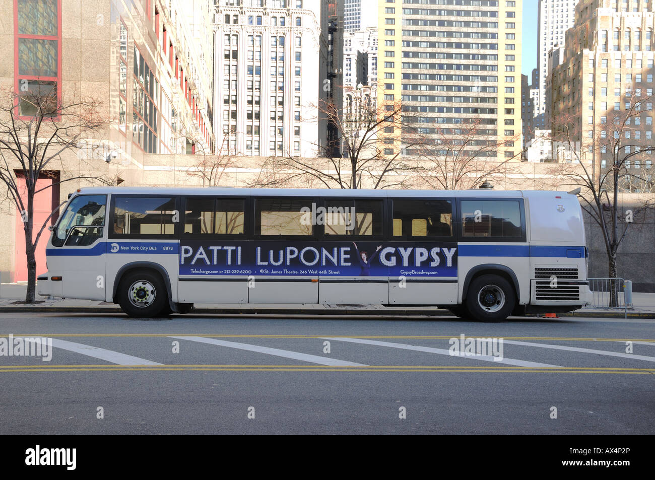 A New York City autobus parcheggiato in Battery Park City in Lower Manhattan. Foto Stock
