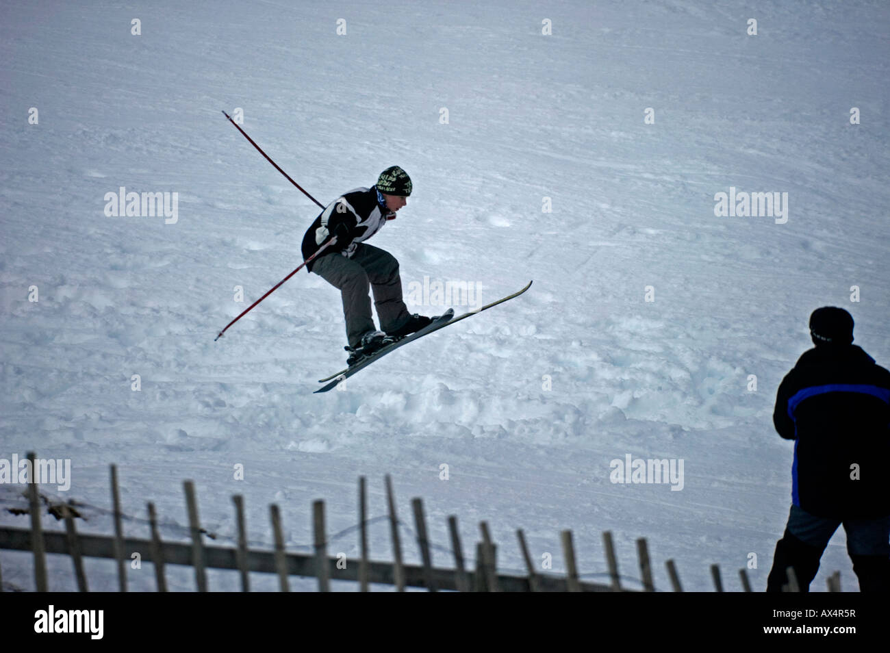 Sciatore jumping, 'Glencoe piste da sci', Lochaber, Regno Unito, Europa Foto Stock