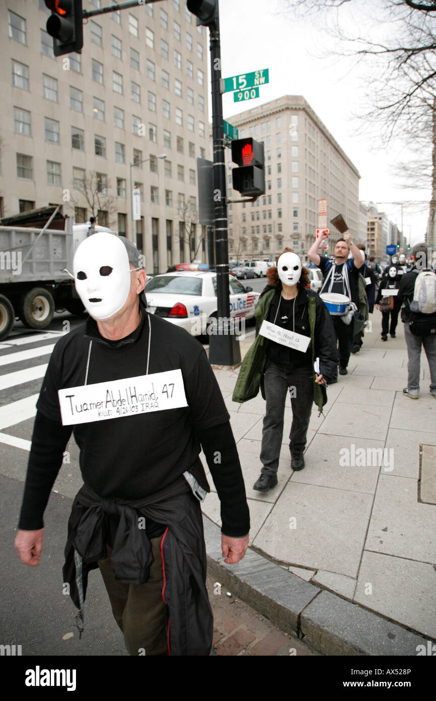 La protesta anti-guerra di dimostrazione, quinto anniversario dell inizio della guerra in Iraq, Downtown Washington, Distretto di Columbia, Stati Uniti d'America Foto Stock