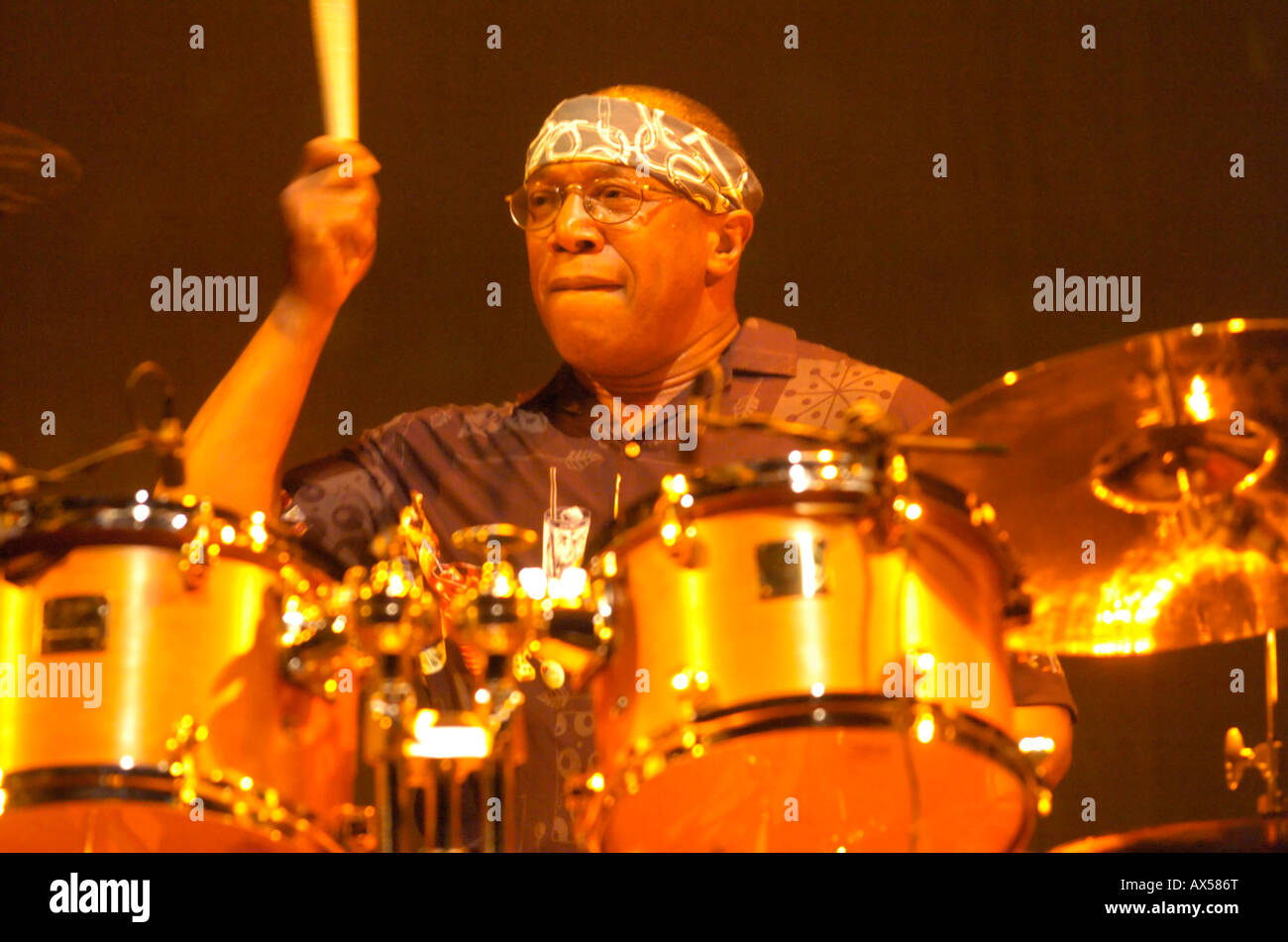 Il batterista Billy Cobham presso la Rhythm Sticks Festival, Royal Festival Hall, 2004 Foto Stock