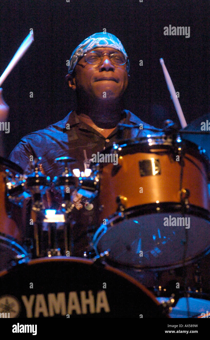 Il batterista Billy Cobham presso la Rhythm Sticks Festival, Royal Festival Hall, 2004 Foto Stock
