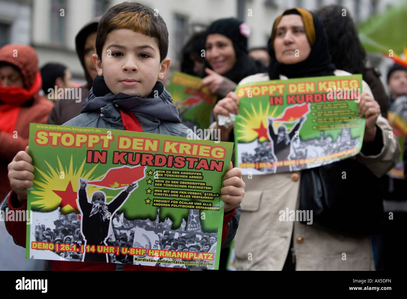 Circa 300 persone che protestano contro gli attacchi ai villaggi curdi nel nord Iraq dall' esercito turco il 26 gennaio 2008 in Foto Stock