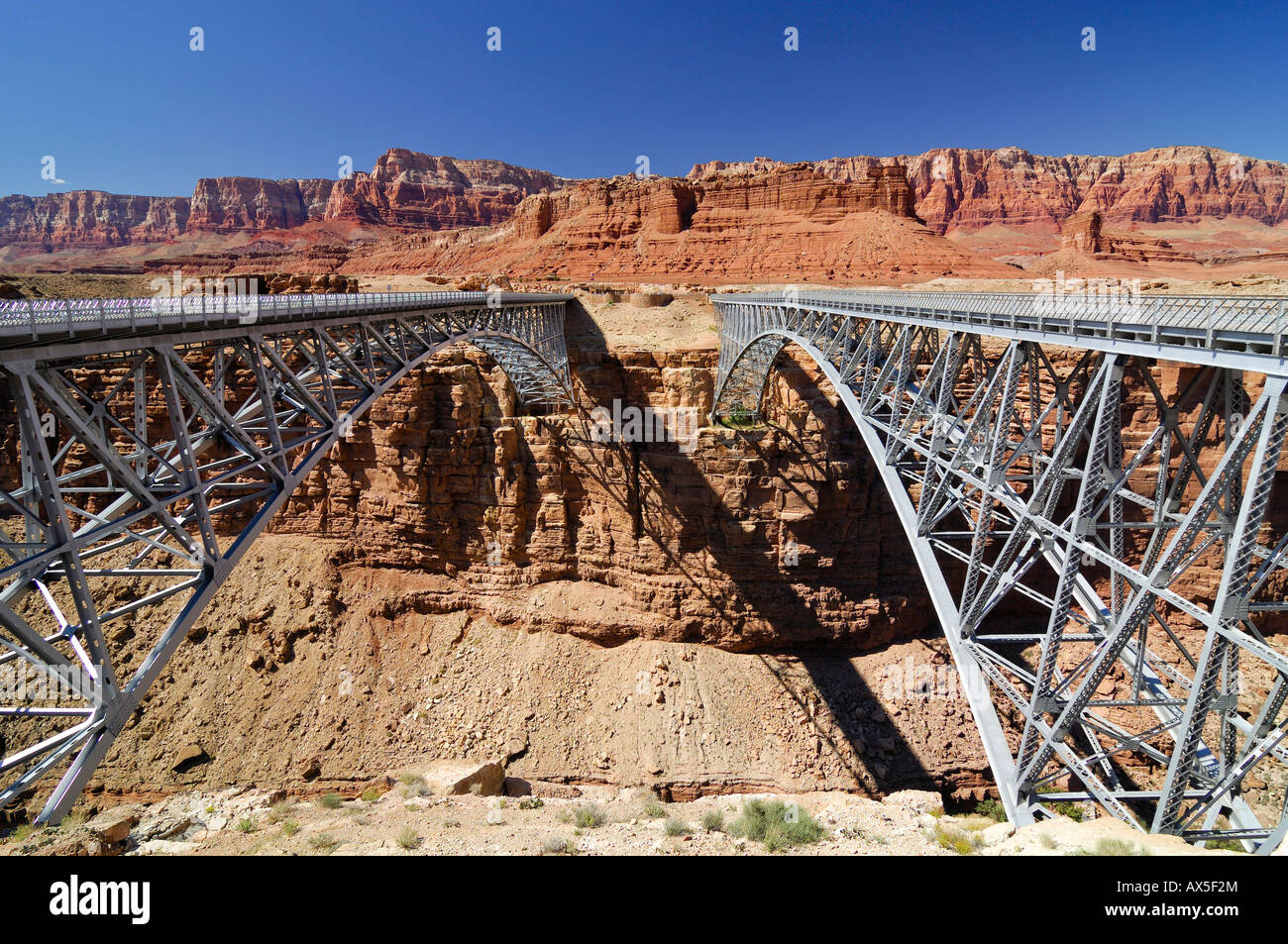 Navajo ponte, ponte in acciaio di andare oltre il Fiume Colorado, Marble Canyon, Navajo Indian Reservation, Arizona, USA, America del Nord Foto Stock