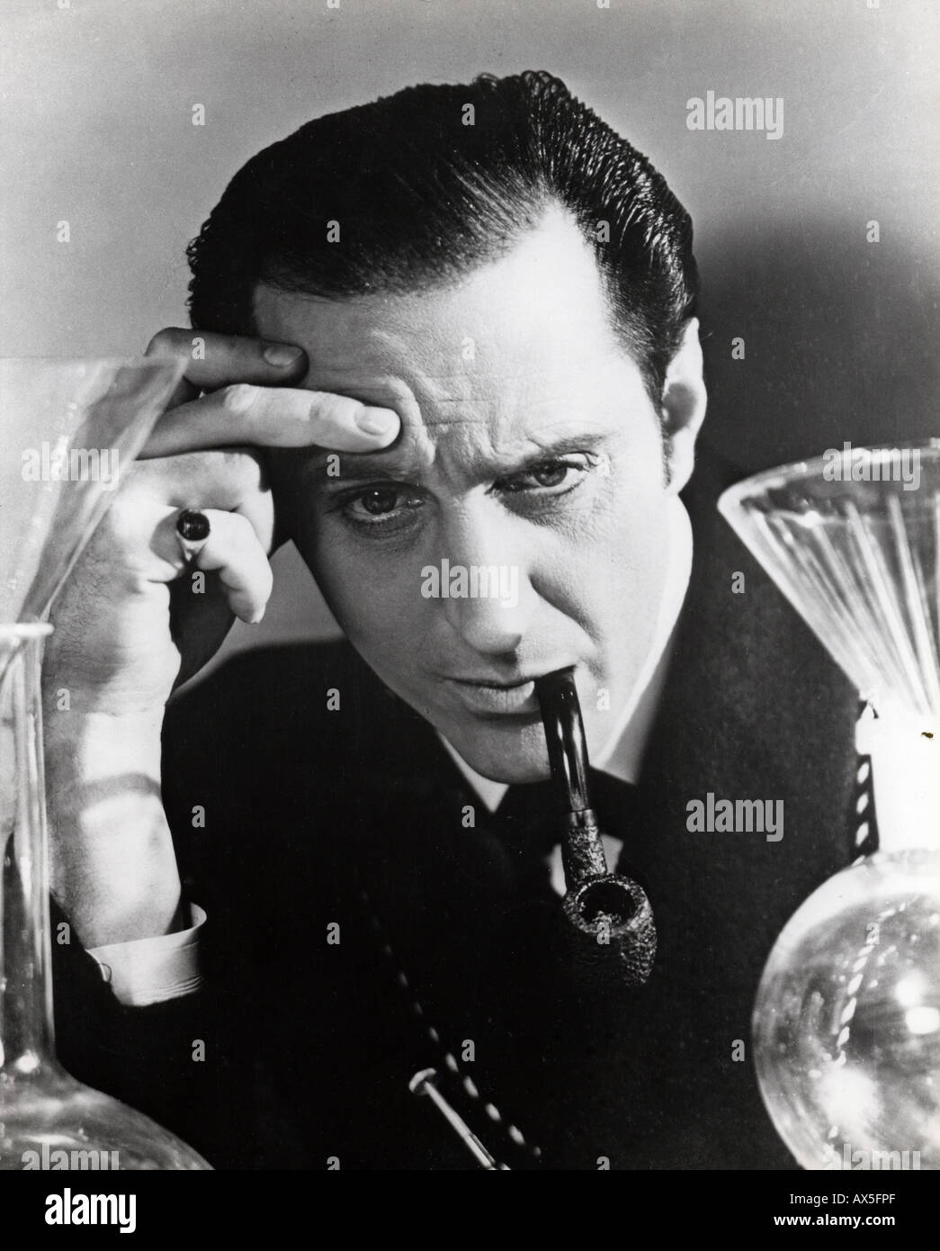 SHERLOCK HOLMES Basil Rathbone nel suo famoso film di ruolo Foto Stock