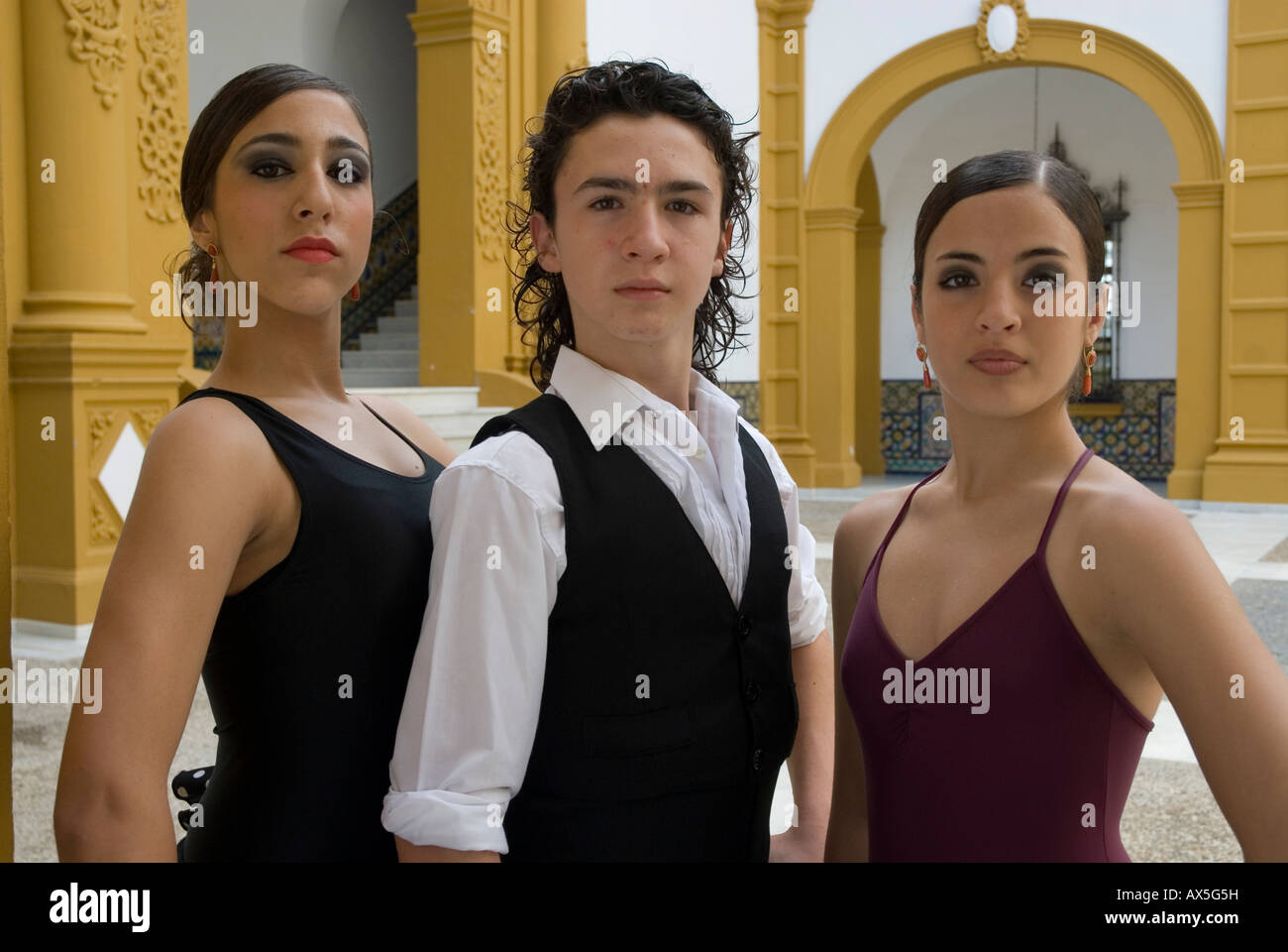 Flamenco spagnolo pratica di gruppo nel conservatorio de Danza, Sevilla, Andalusia, Spagna, Europa Foto Stock