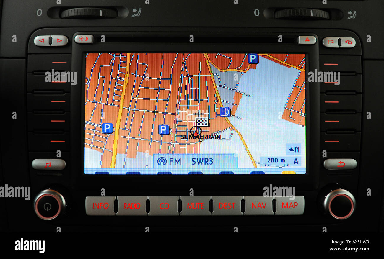 Sistema di navigazione in un VW Golf V Foto stock - Alamy