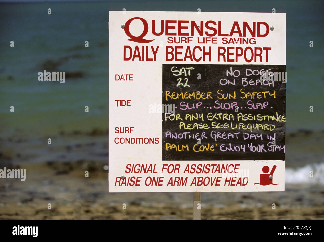 Cartello postato sulla spiaggia a Palm Cove vicino a Cairns, Queensland, Australia Foto Stock