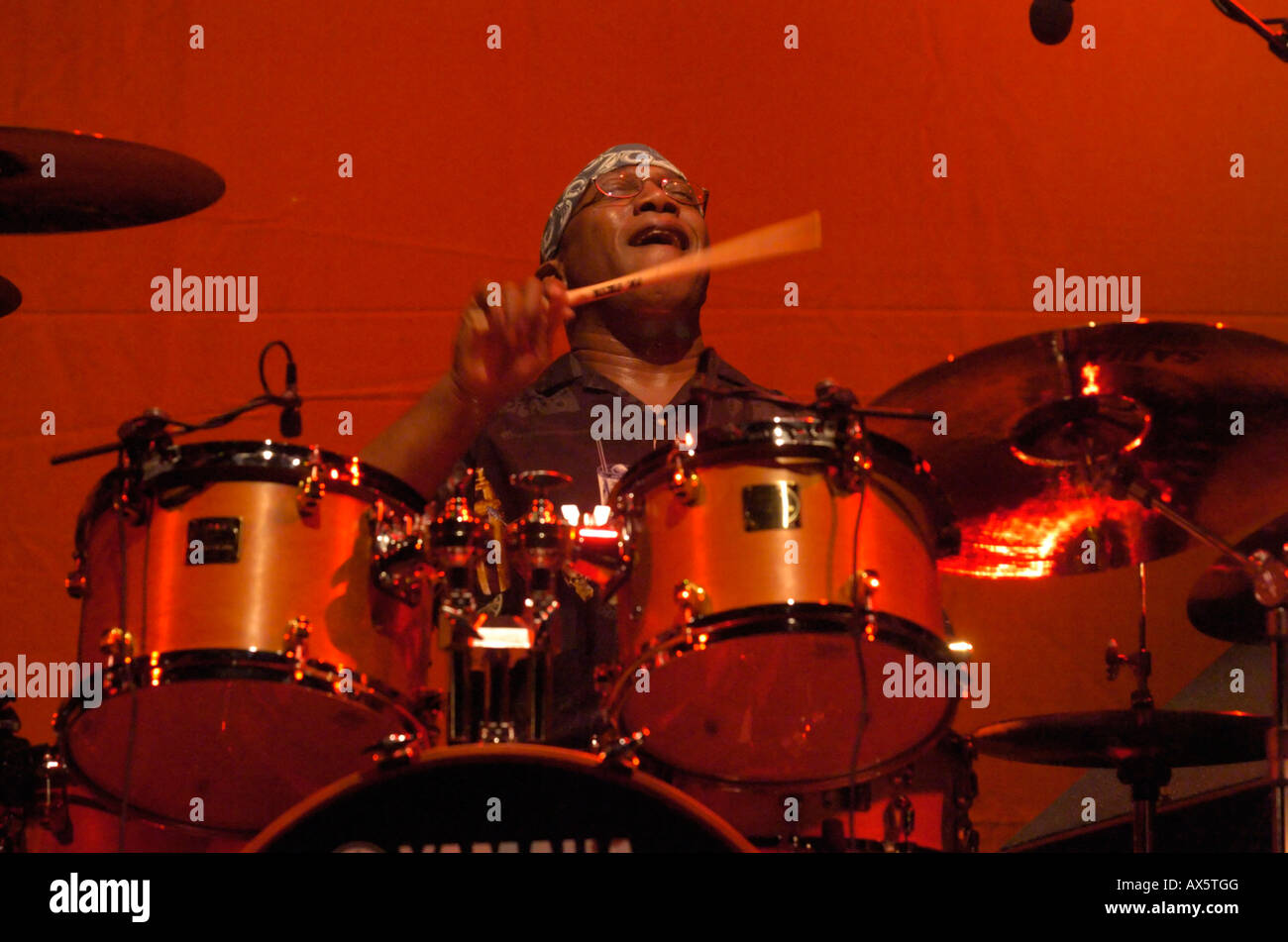 Il batterista Billy Cobham presso la Rhythm Sticks Festival, Royal Festival Hall, 2004 Foto Stock