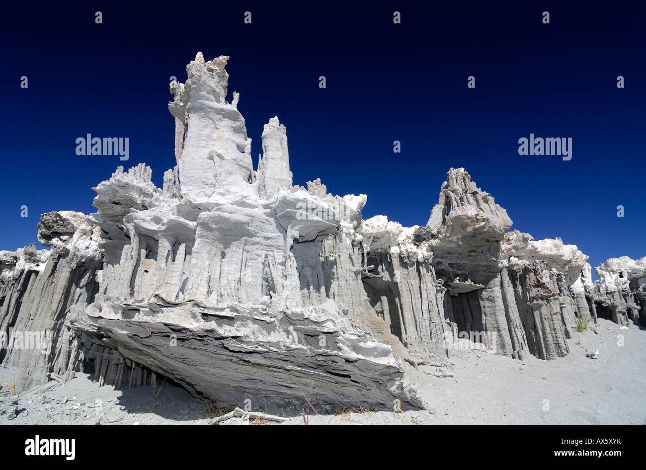Tuff rock formazione al Lago Mono, Sud il tufo, Lee Vining, California, USA, America del Nord Foto Stock