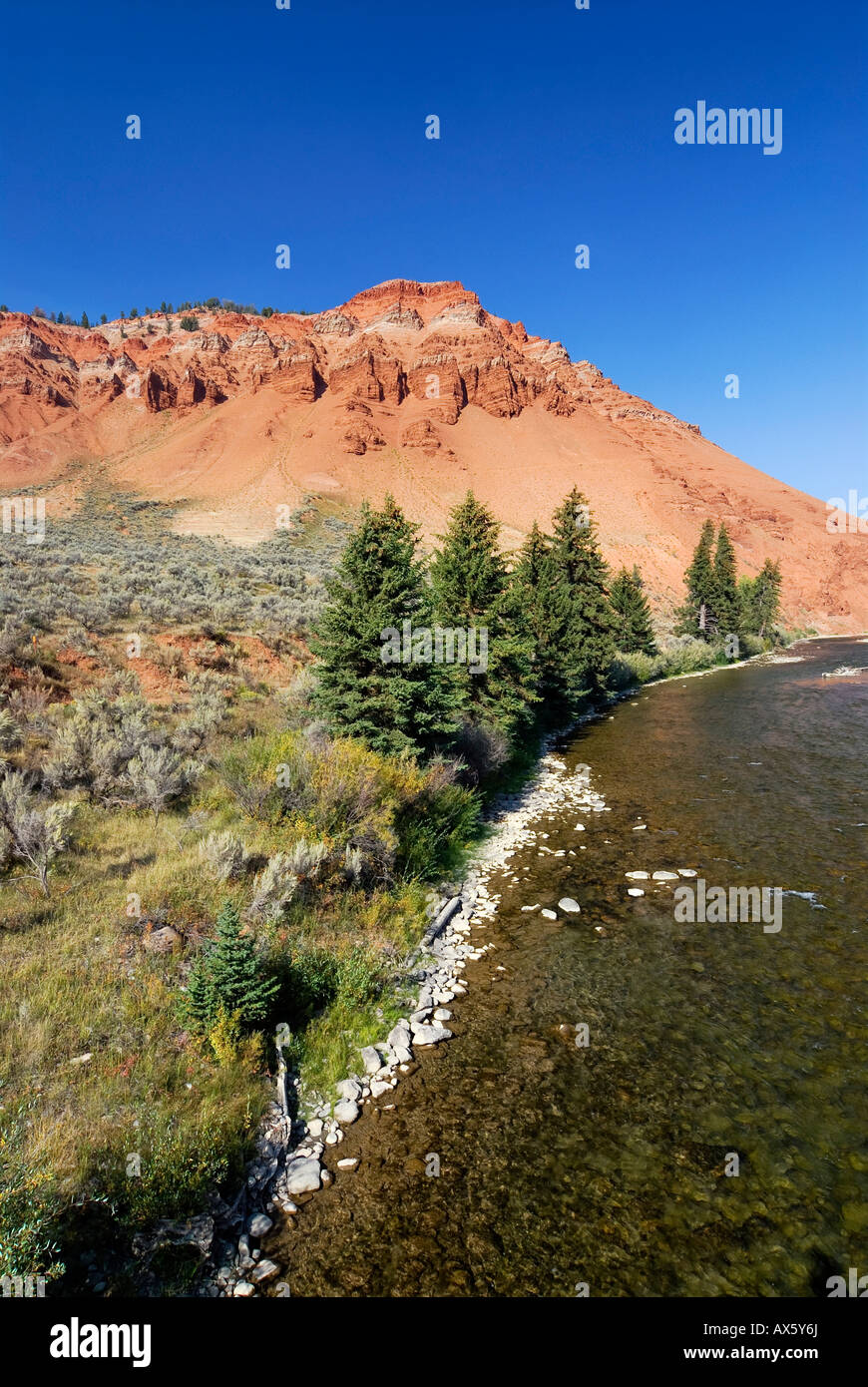 Erosi red hills, fiume e paesaggio della prateria vicino a Jackson, Wyoming USA, America del Nord Foto Stock