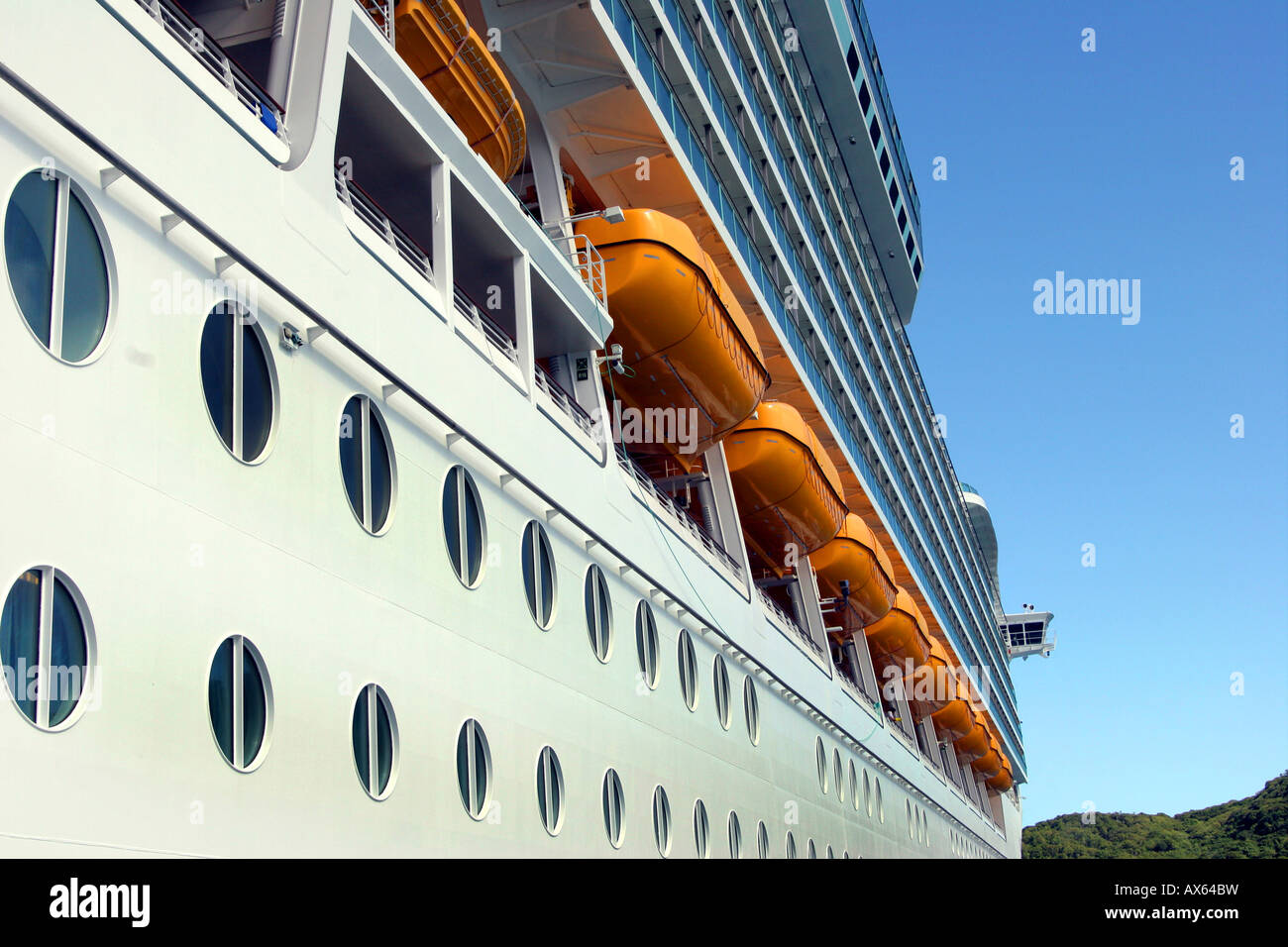 Le imbarcazioni di salvataggio sul Royal Caribbean linee Cuise Mariner dei mari Foto Stock