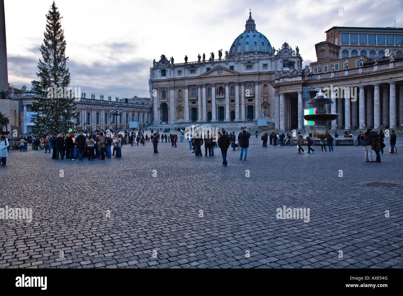 La facciata della Basilica di San Pietro Foto Stock