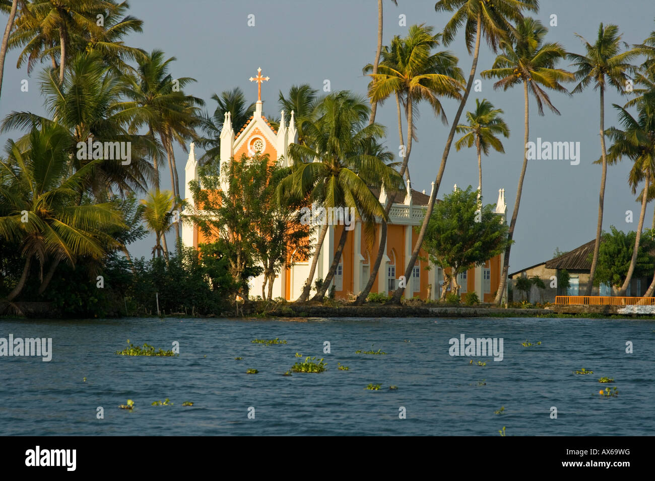 La chiesa cristiana in Kerala Backwaters in India Foto Stock
