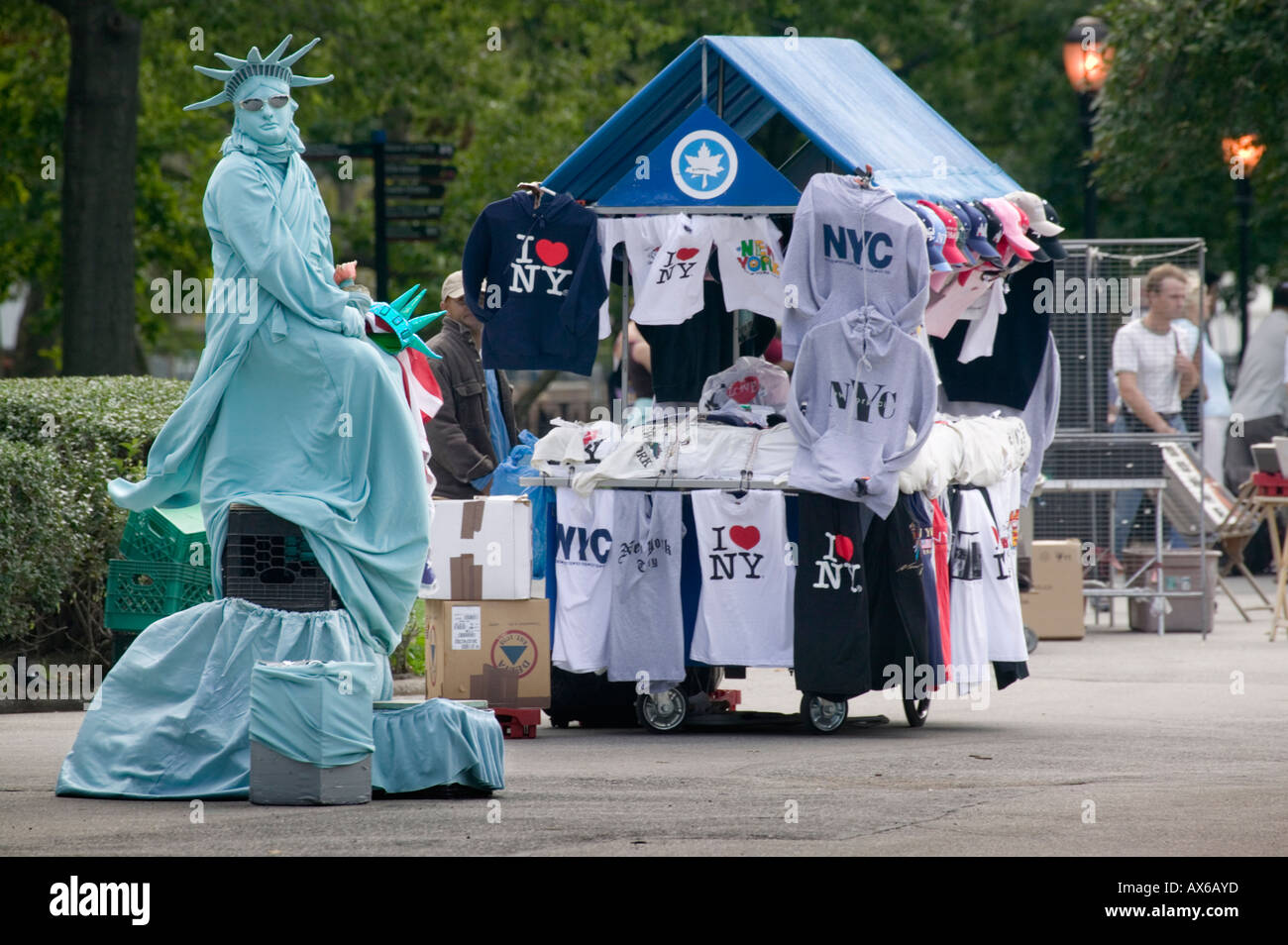 Human Statua della Libertà per foto turistiche Battery Park New York City Foto Stock