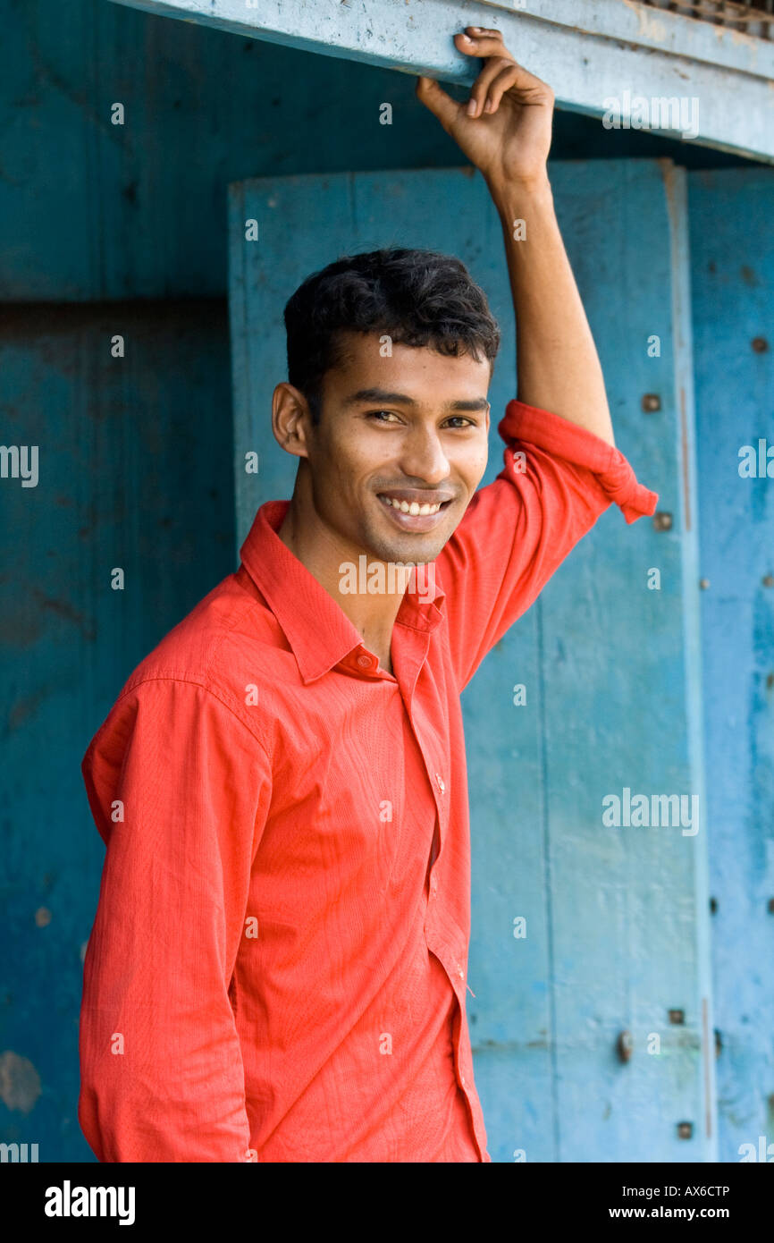 Attraente giovane uomo indiano in Mattancherry Cochin India Foto Stock