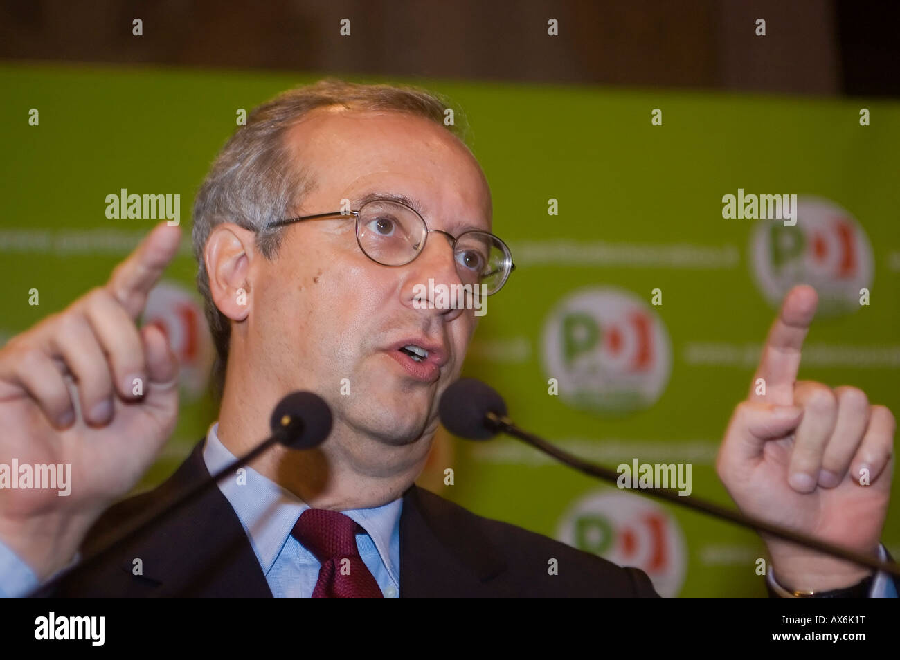 Walter Veltroni leader italiano del Partito Partito Democratico Partito Democratico dà un discorso durante la sua campagna elettorale Foto Stock