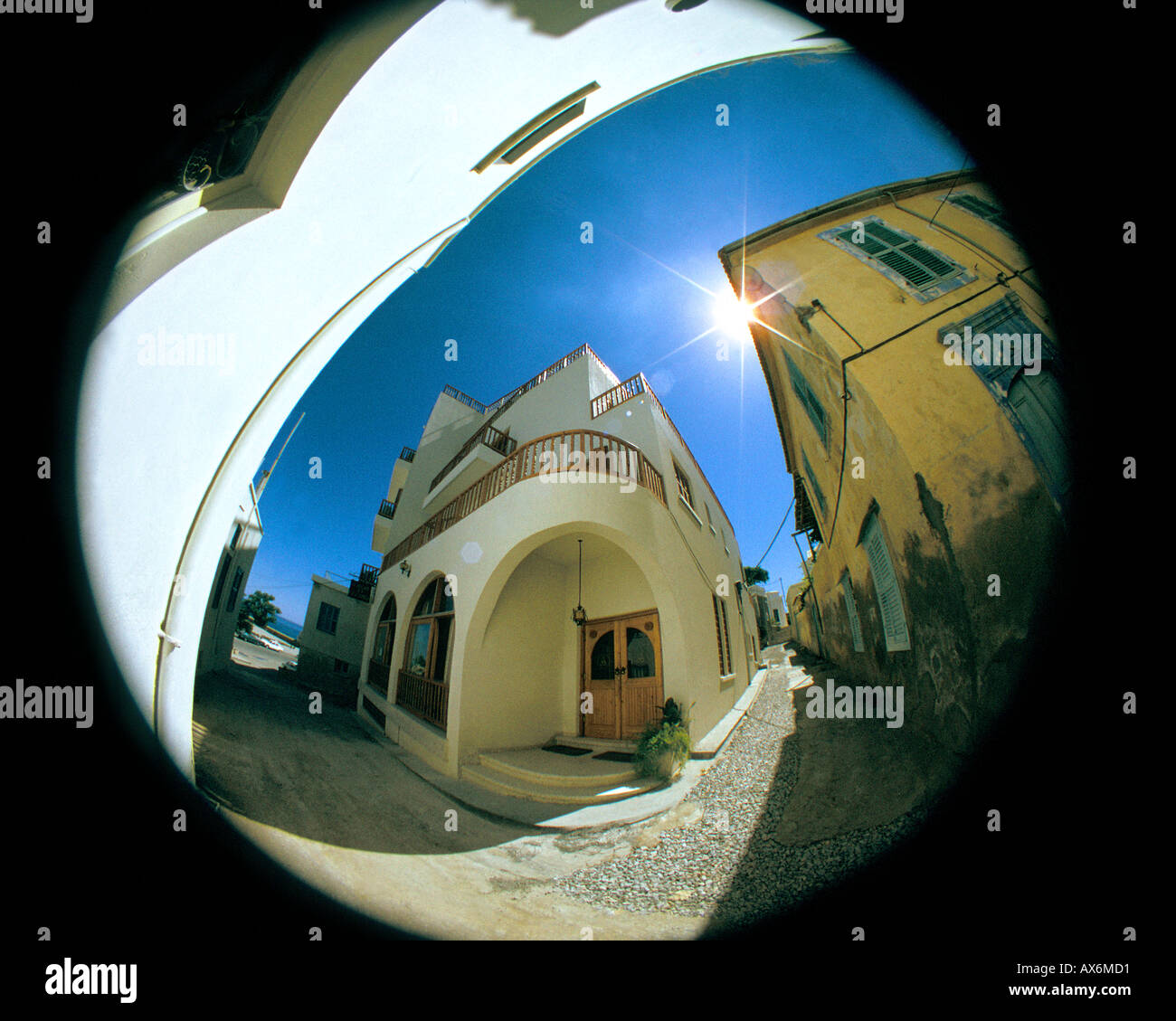 TR - CIPRO DEL NORD: Villaggio dettaglio in Kyrenia attraverso la lente fisheye Foto Stock